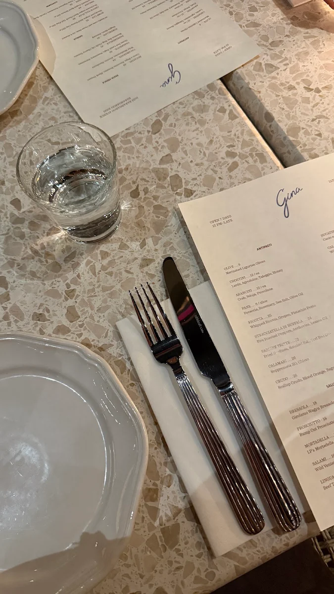Menu, Gina