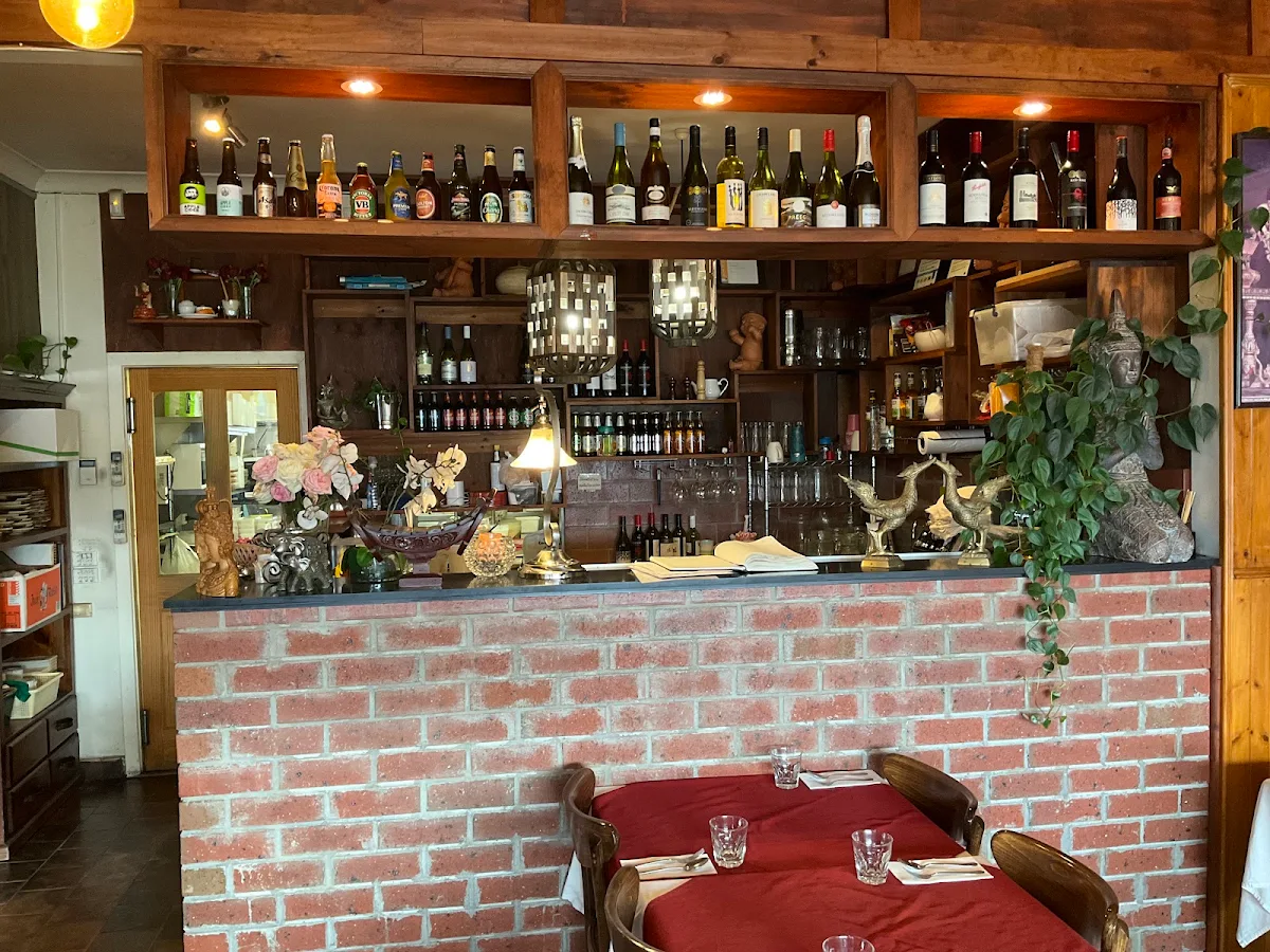 Vibe, Piyada Thai