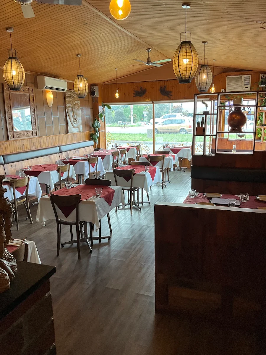 Vibe, Piyada Thai