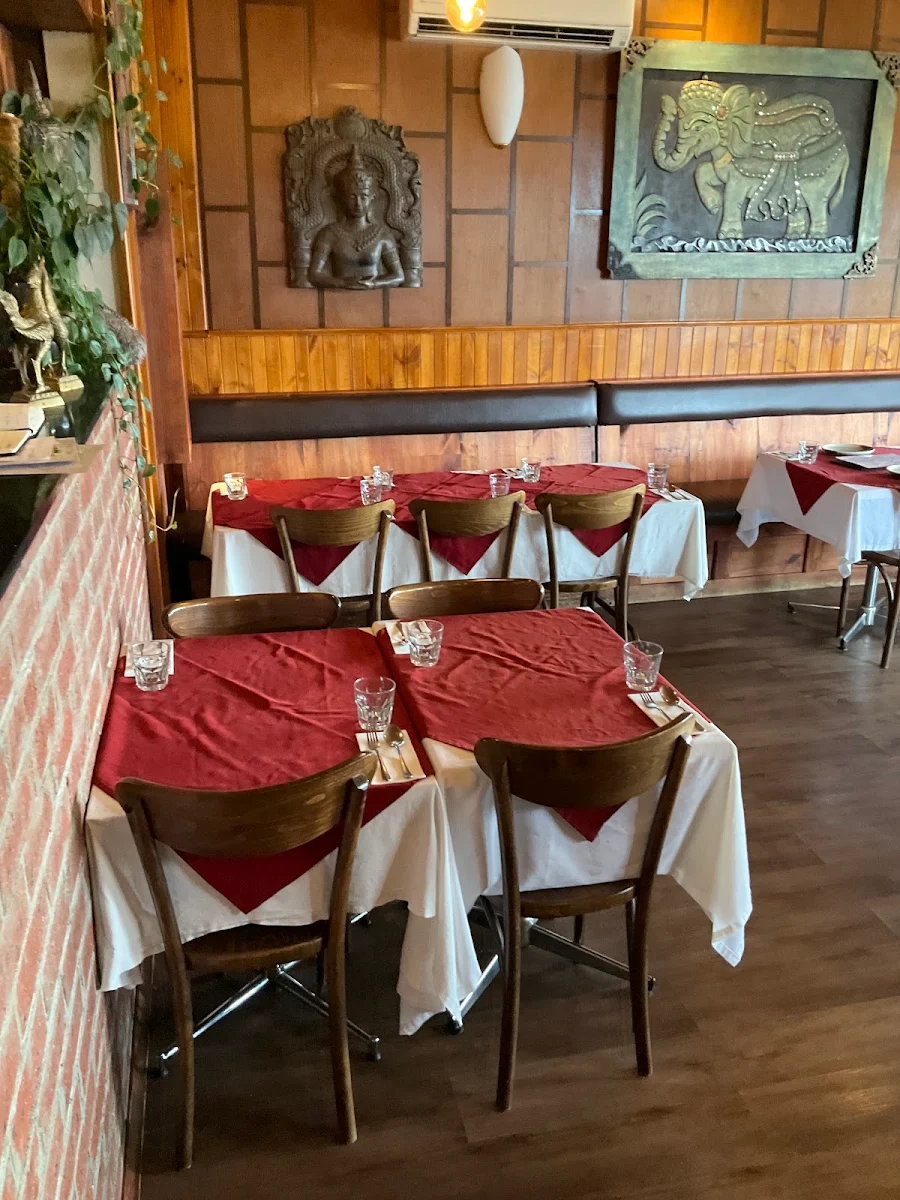 Vibe, Piyada Thai