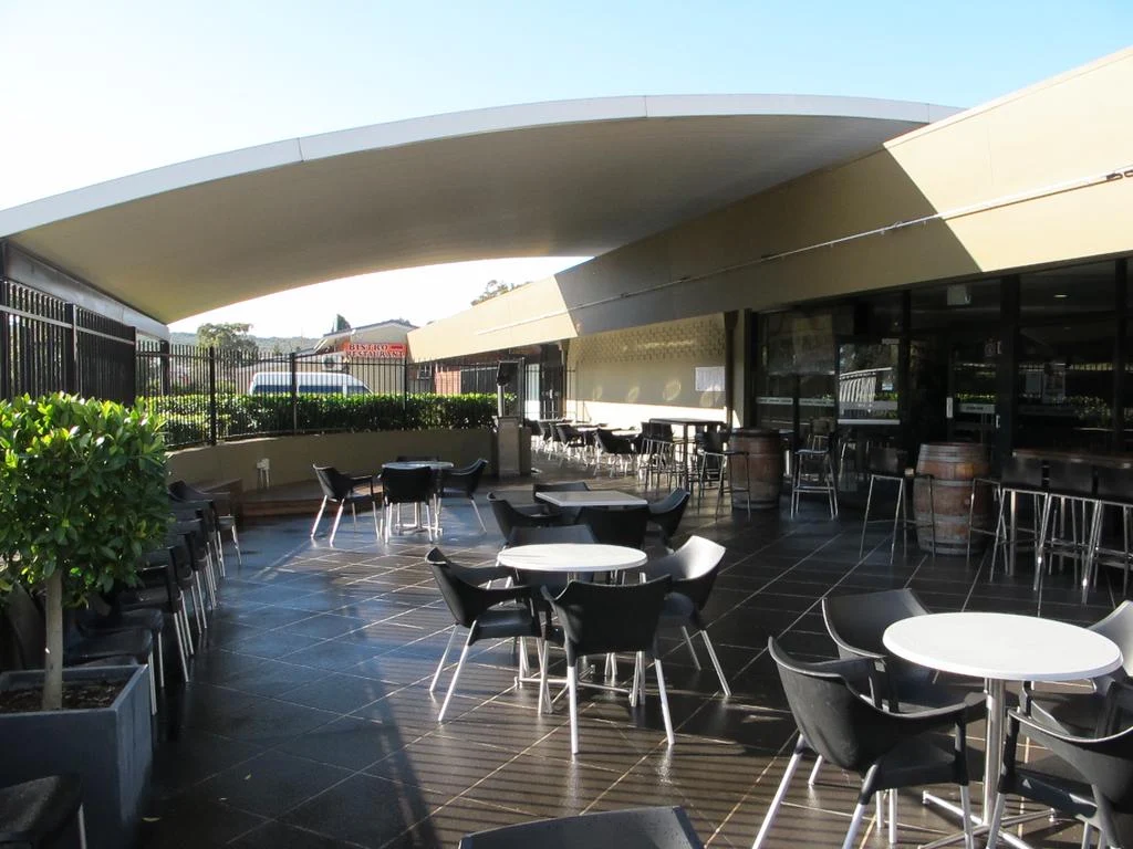 Vibe, Gateshead Tavern & Motel