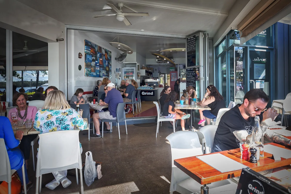 Vibe, Grind Cafe
