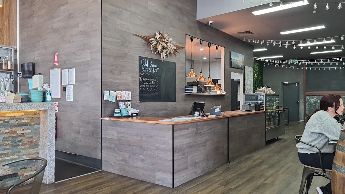 Vibe, Chill'd Cafe & Bar