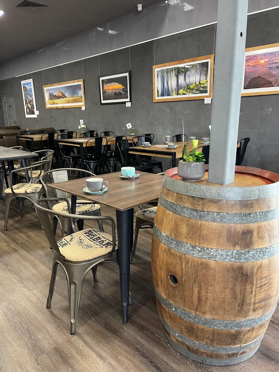 Vibe, Chill'd Cafe & Bar