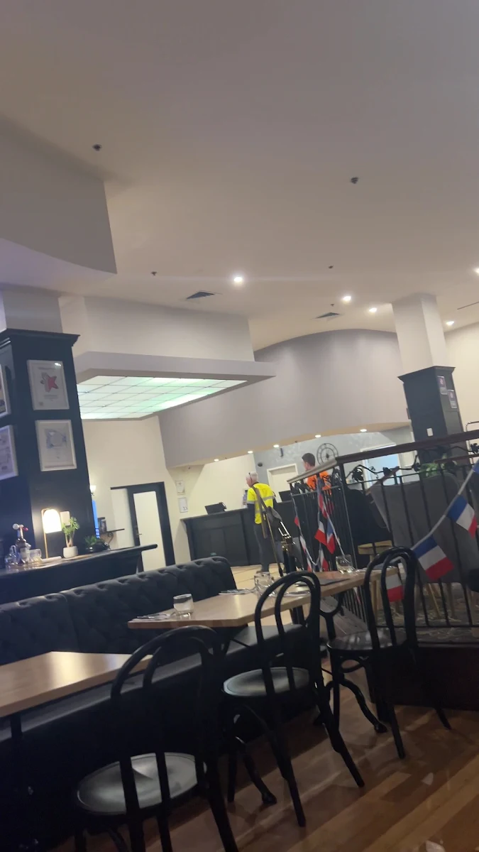 Vibe, Maison Clement