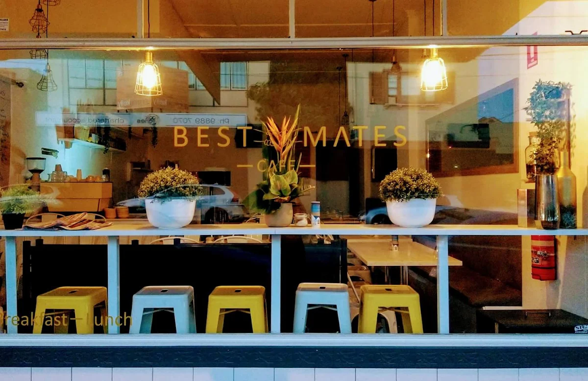 Vibe, Best Mates Cafe