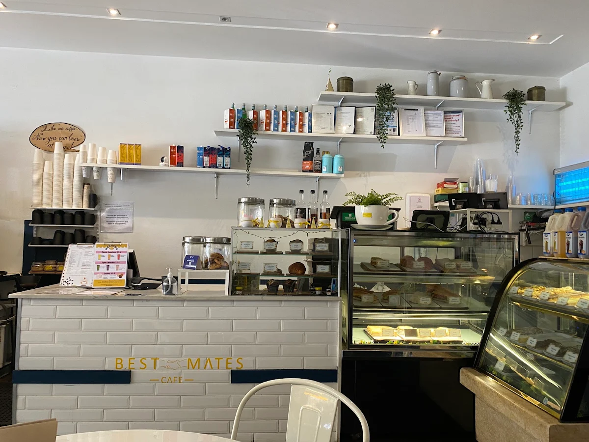 Vibe, Best Mates Cafe