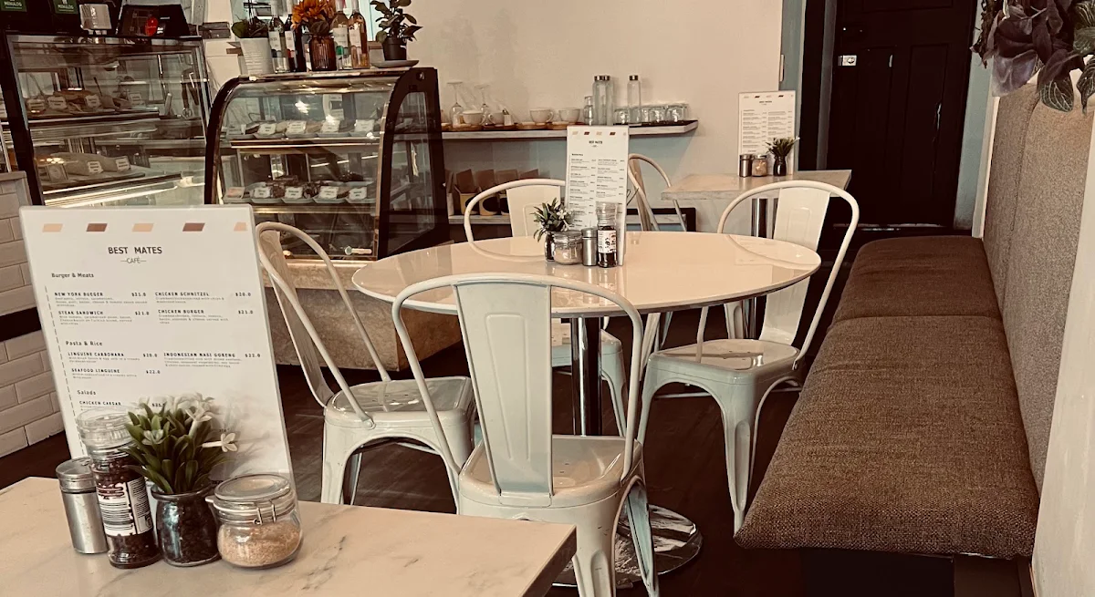 Vibe, Best Mates Cafe