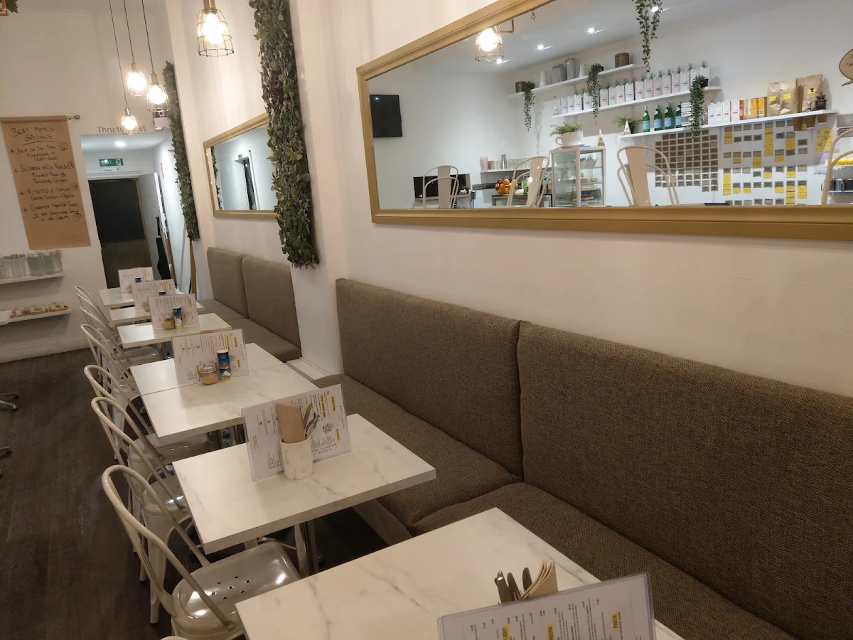 Vibe, Best Mates Cafe