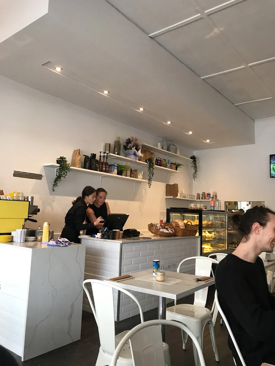 Vibe, Best Mates Cafe