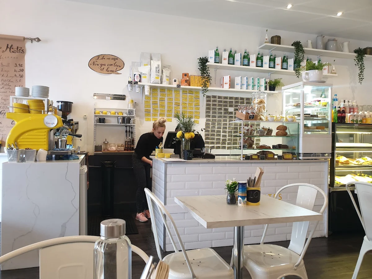 Vibe, Best Mates Cafe