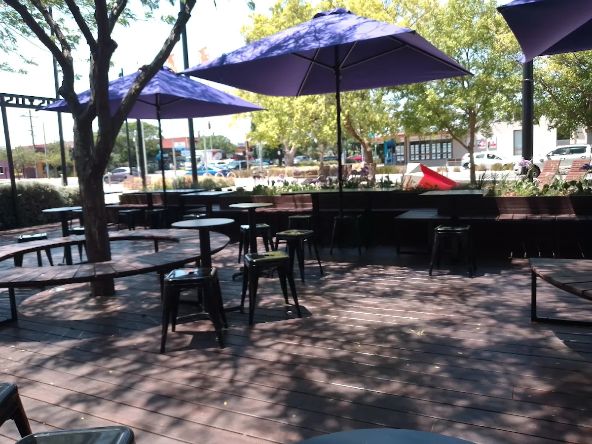 Vibe, Augustus Gelatery - Melton