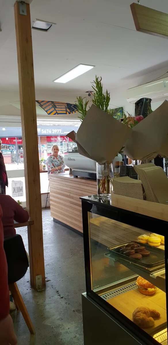 Vibe, The Local Inverloch