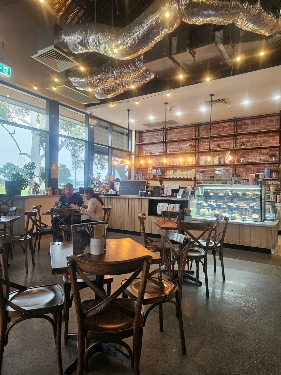Vibe, Little T's Cafe