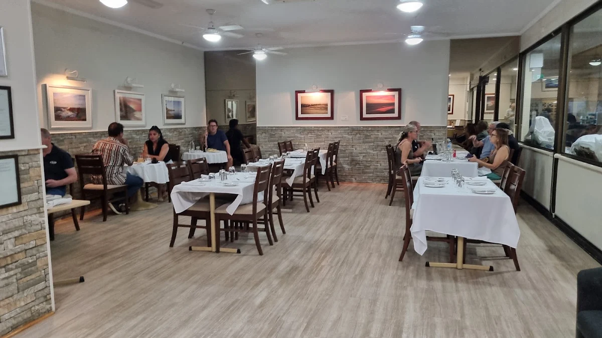 Vibe, Sails Restaurant