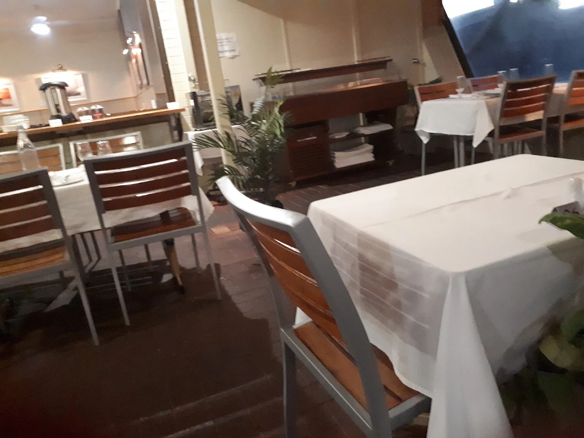 Vibe, Sails Restaurant