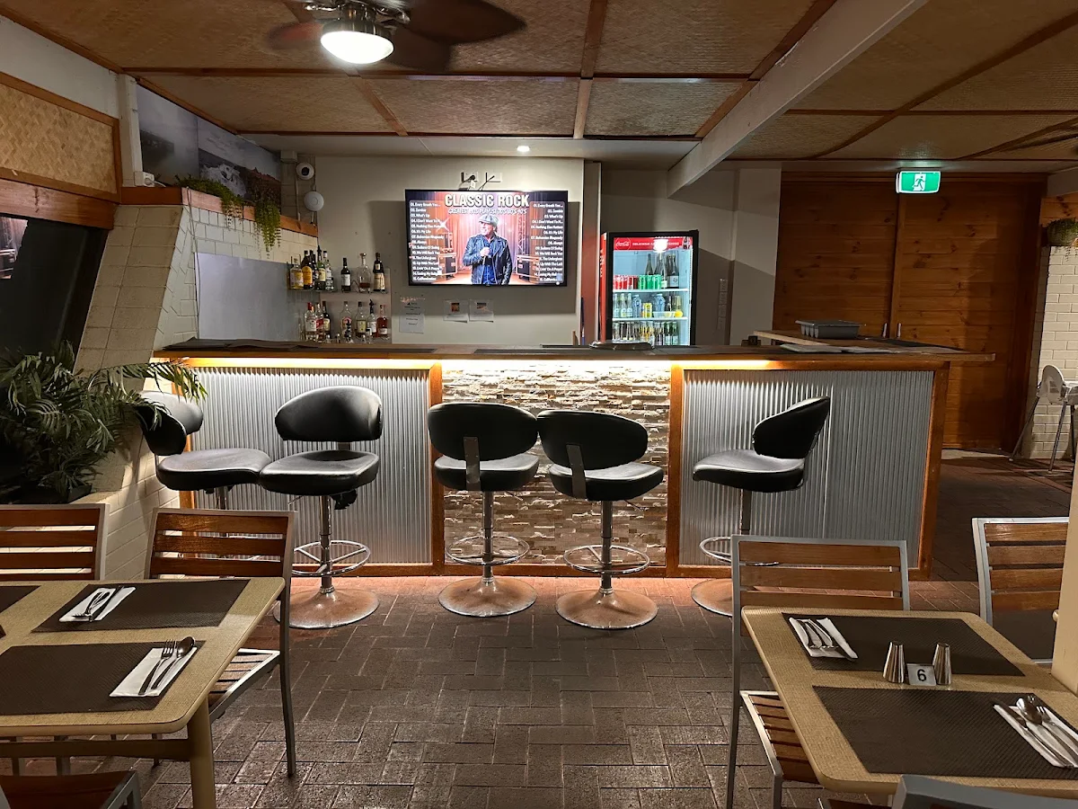 Vibe, Sails Restaurant
