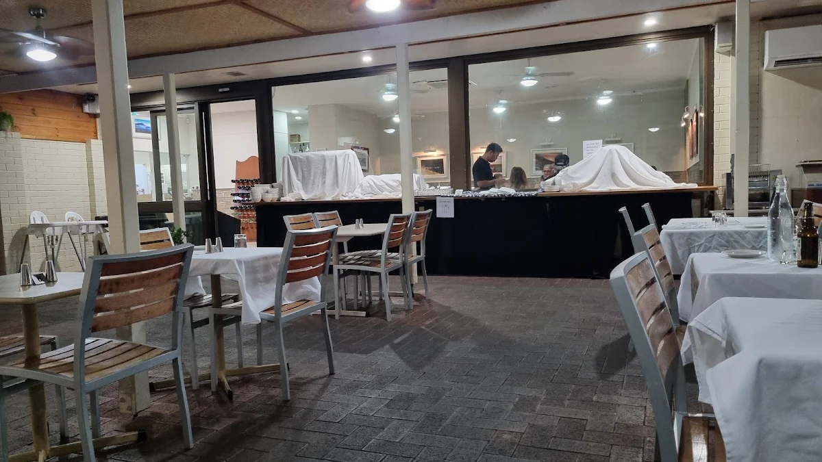 Vibe, Sails Restaurant