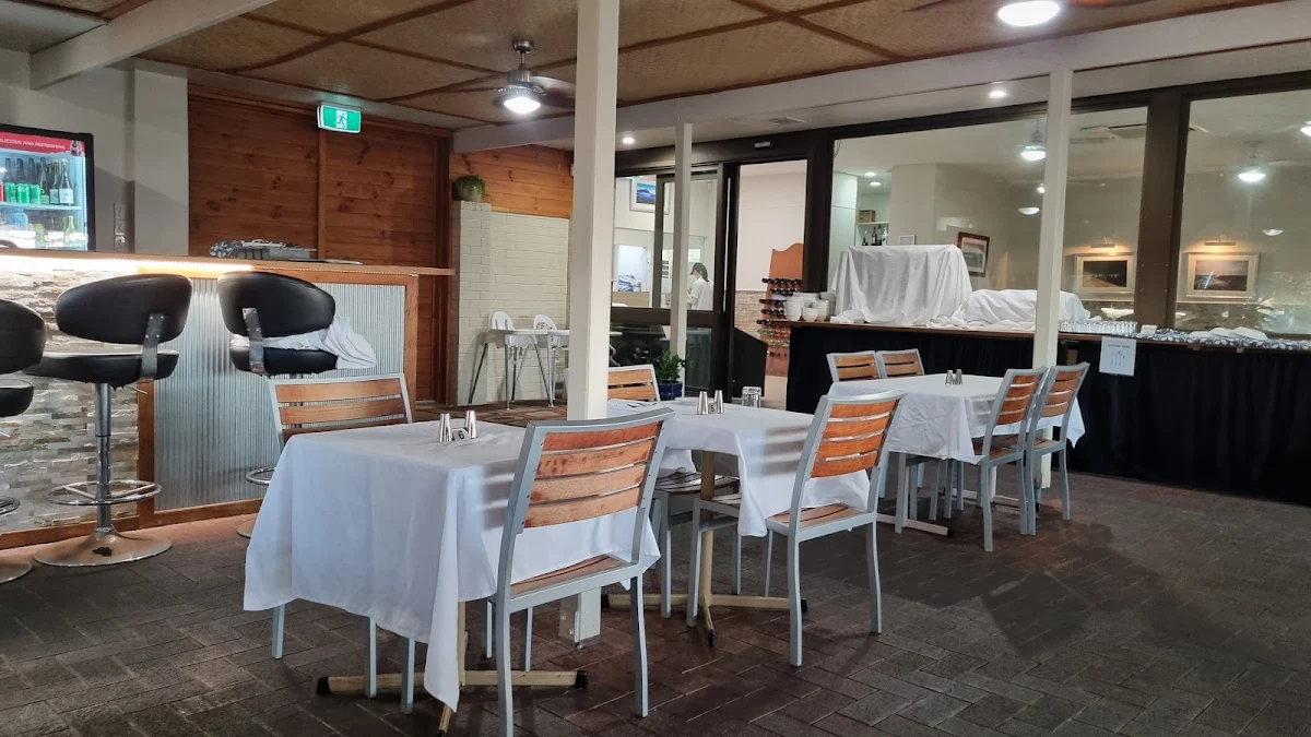 Vibe, Sails Restaurant