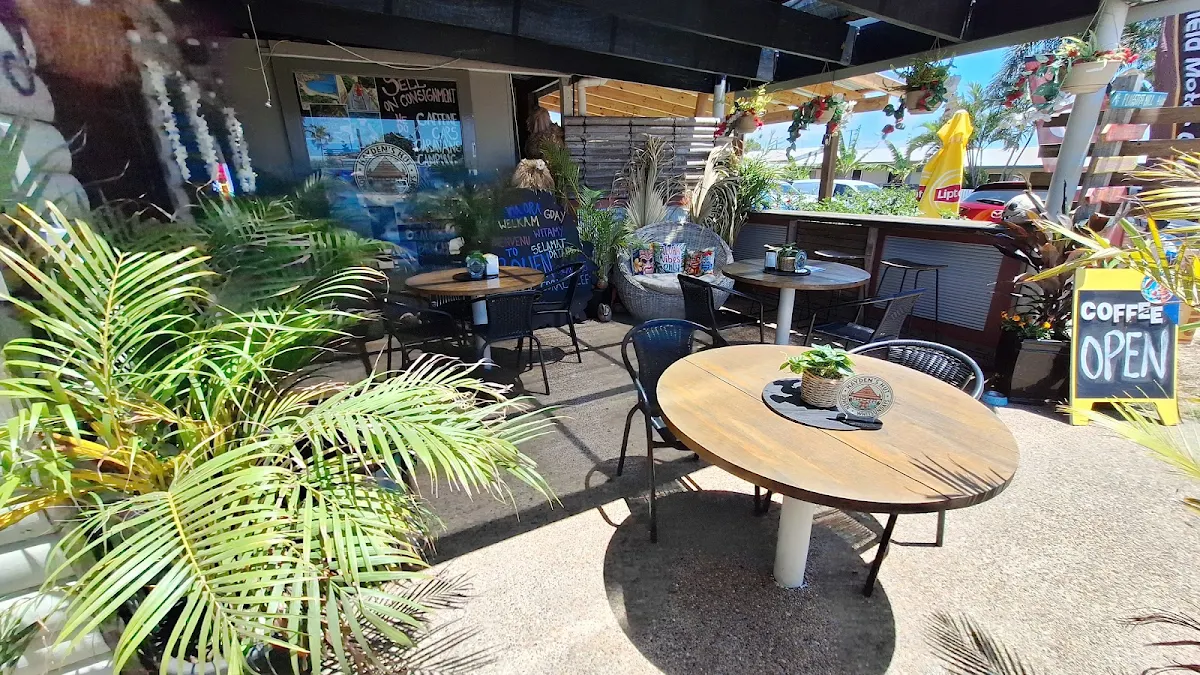 Vibe, Haydens Hut Bowen