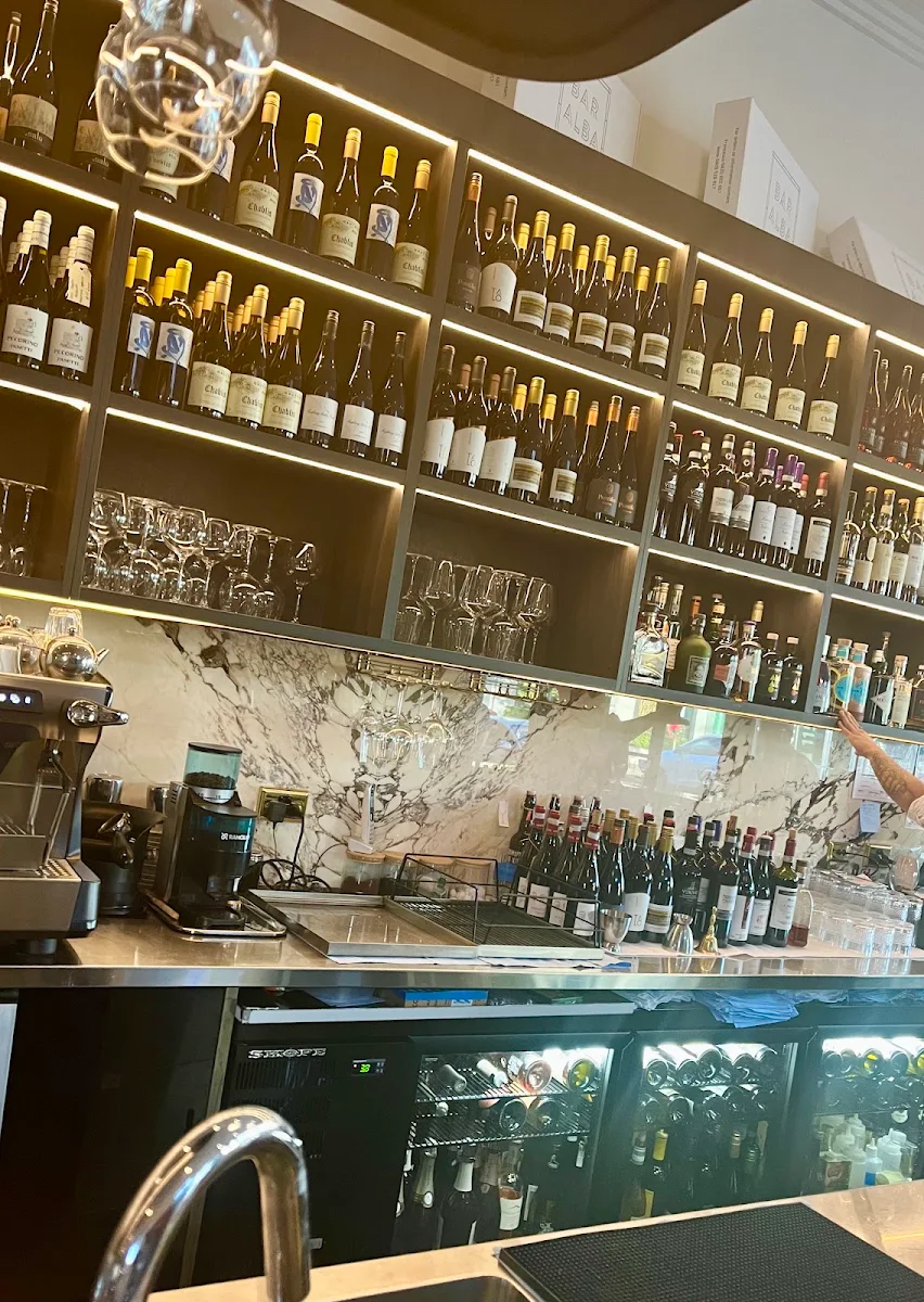 Vibe, Bar Alba