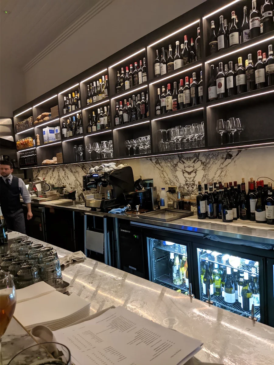 Vibe, Bar Alba