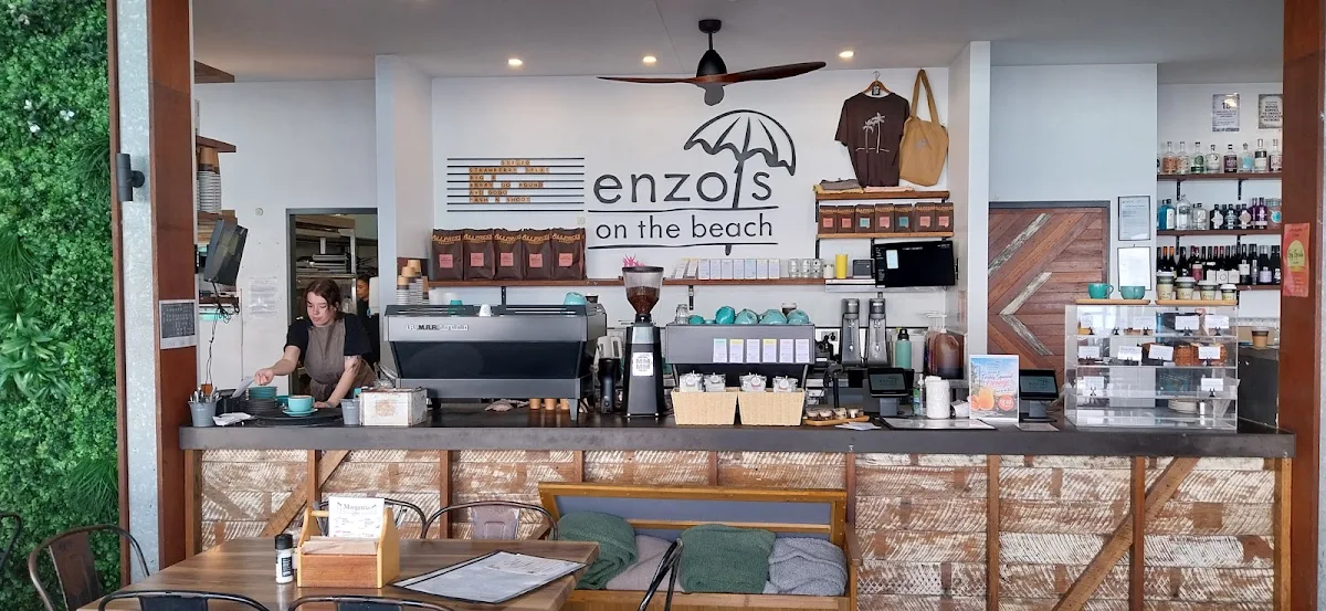 Vibe, Enzo's on the Beach