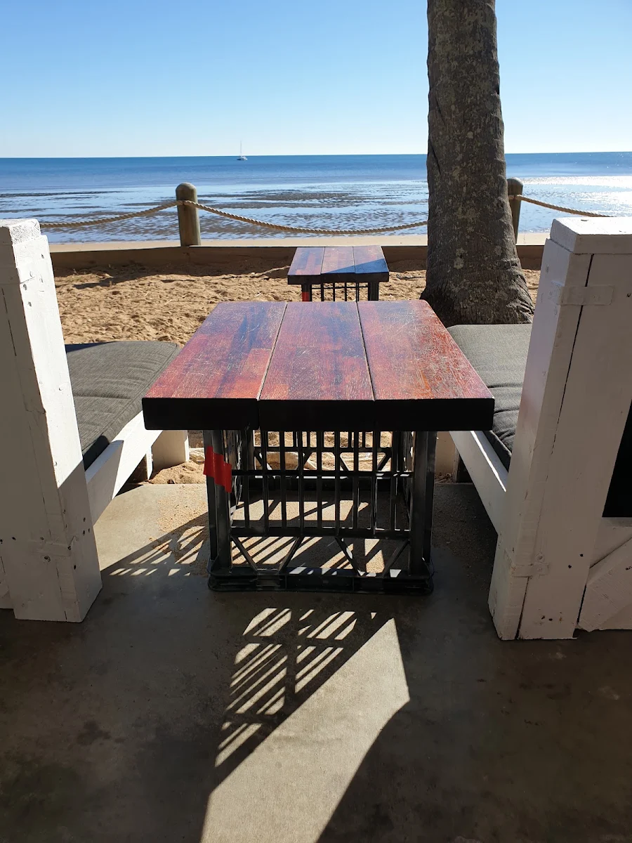 Vibe, Enzo's on the Beach