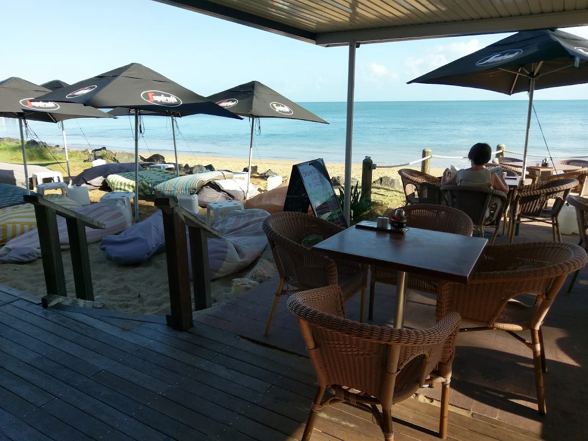 Vibe, Enzo's on the Beach