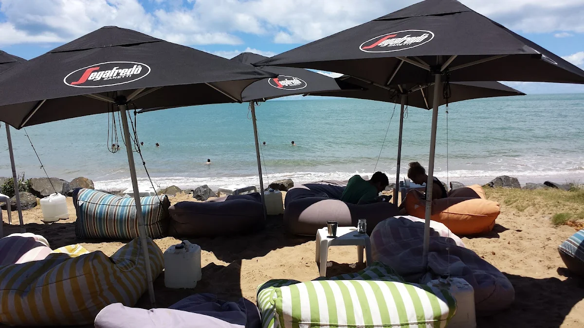 Vibe, Enzo's on the Beach