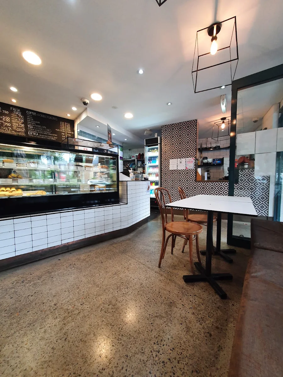 Vibe, Beloli Cafe