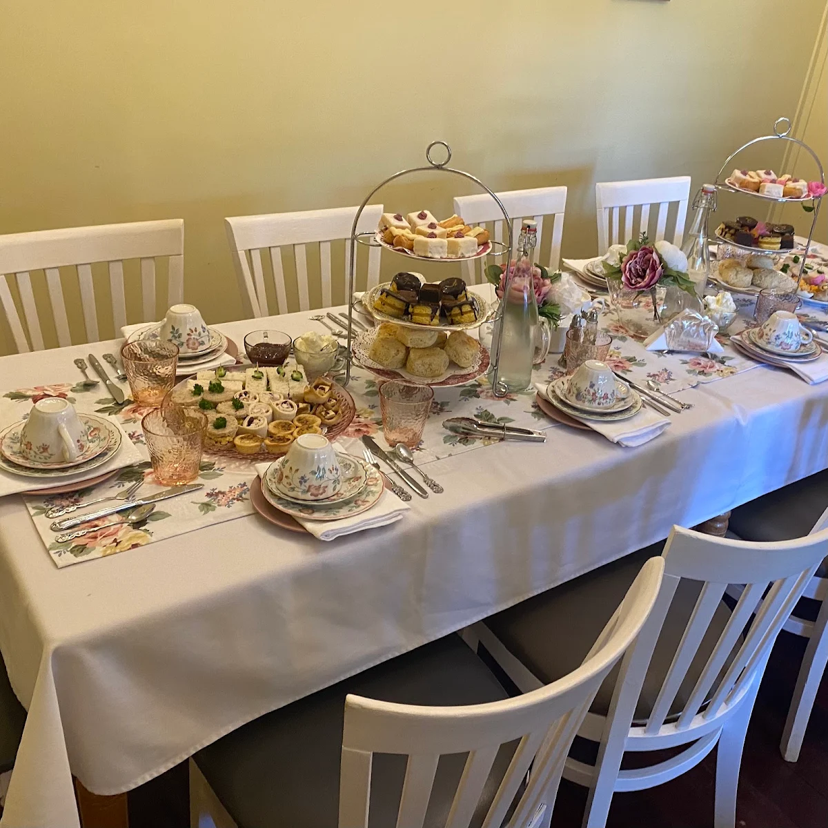 Vibe, Tiny Teapot Cafe