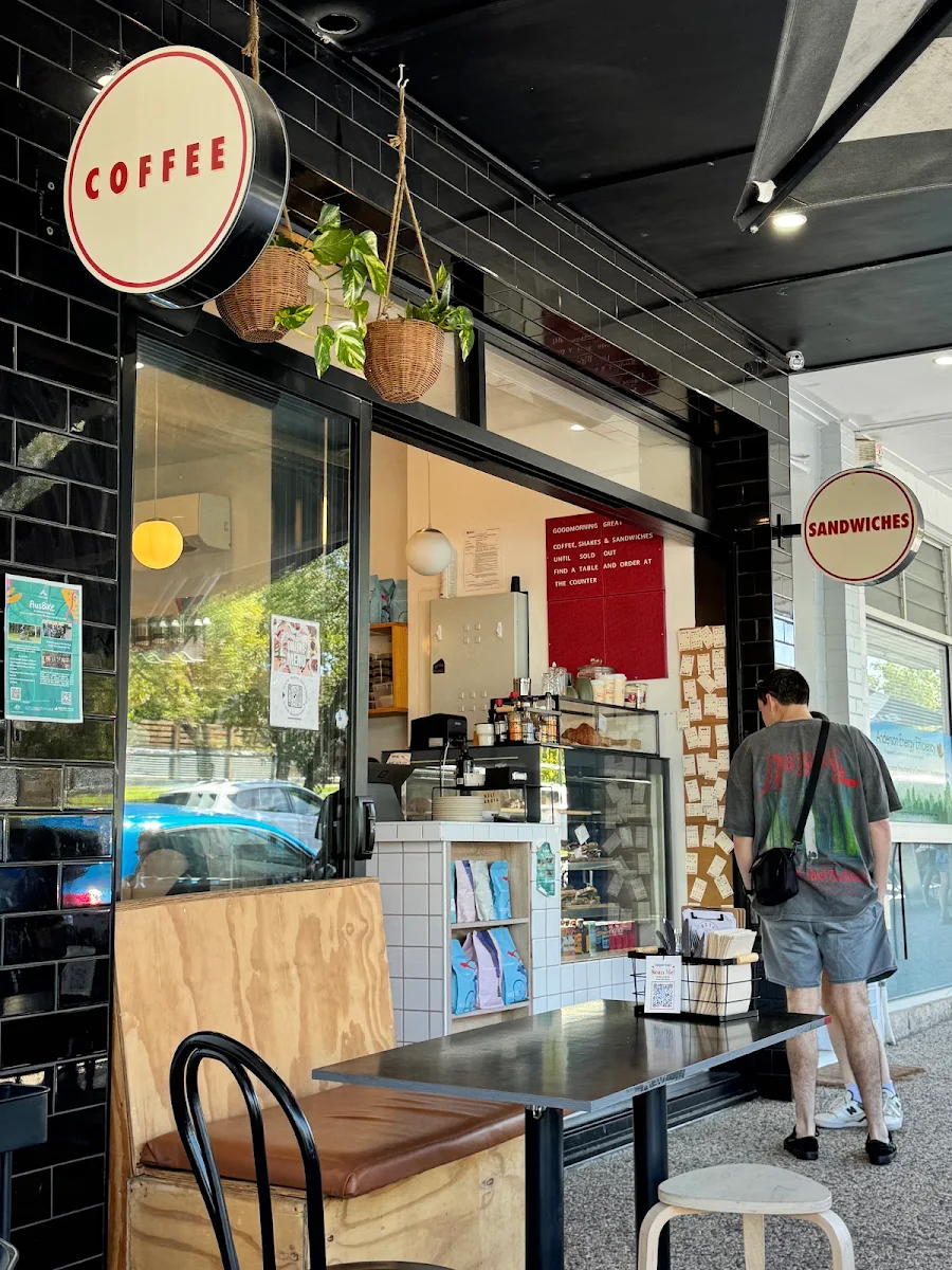 Vibe, Deli Dakota Specialty Coffee & Sandwiches