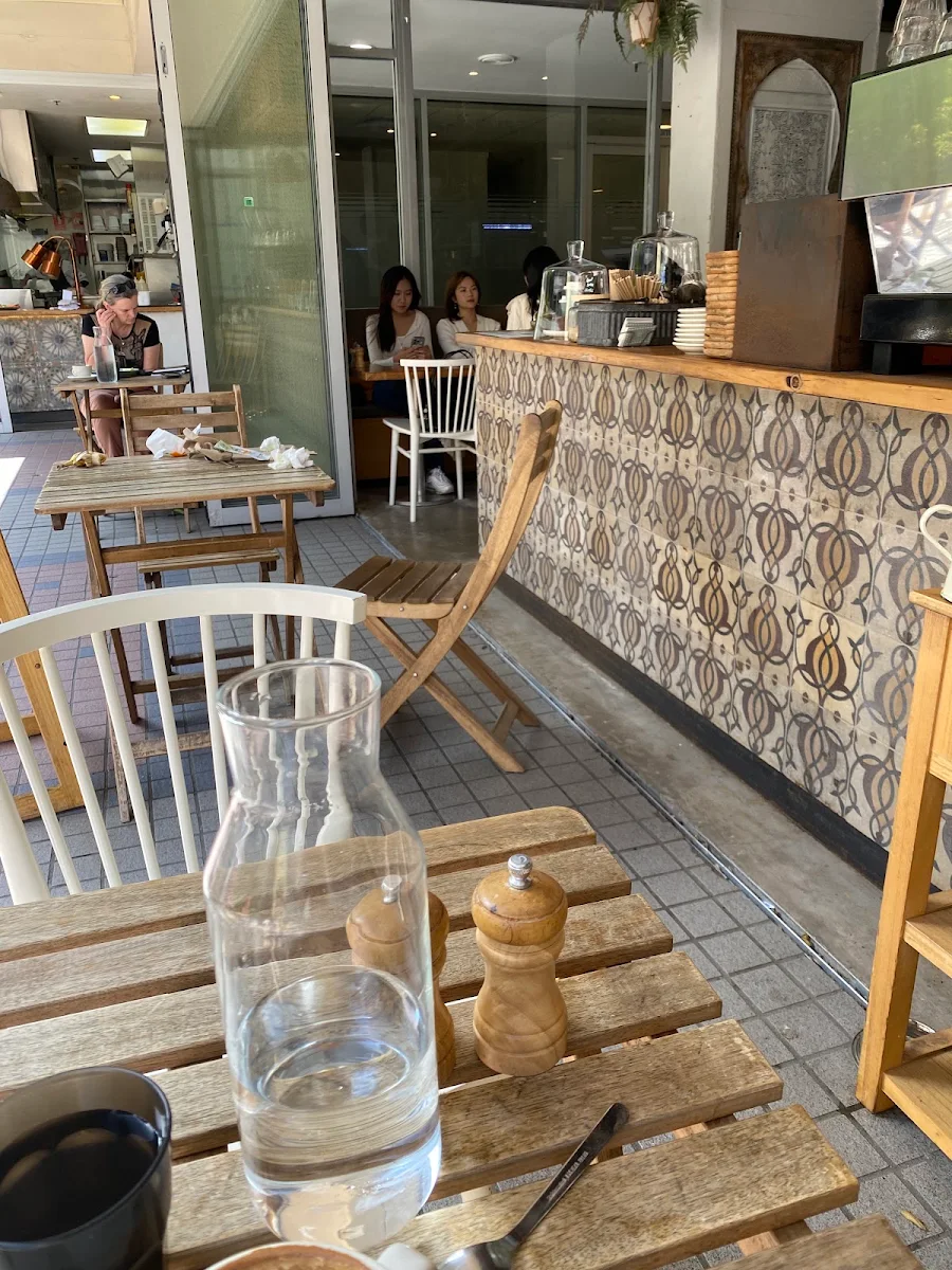 Vibe, Girdlers Café - Manly