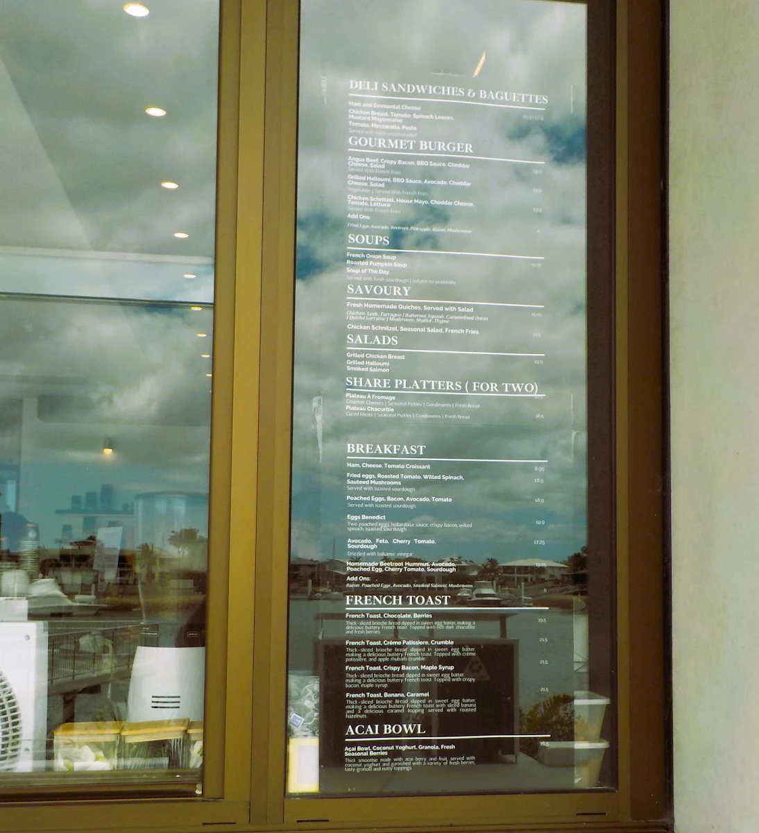 Menu, Sidoniè Newport