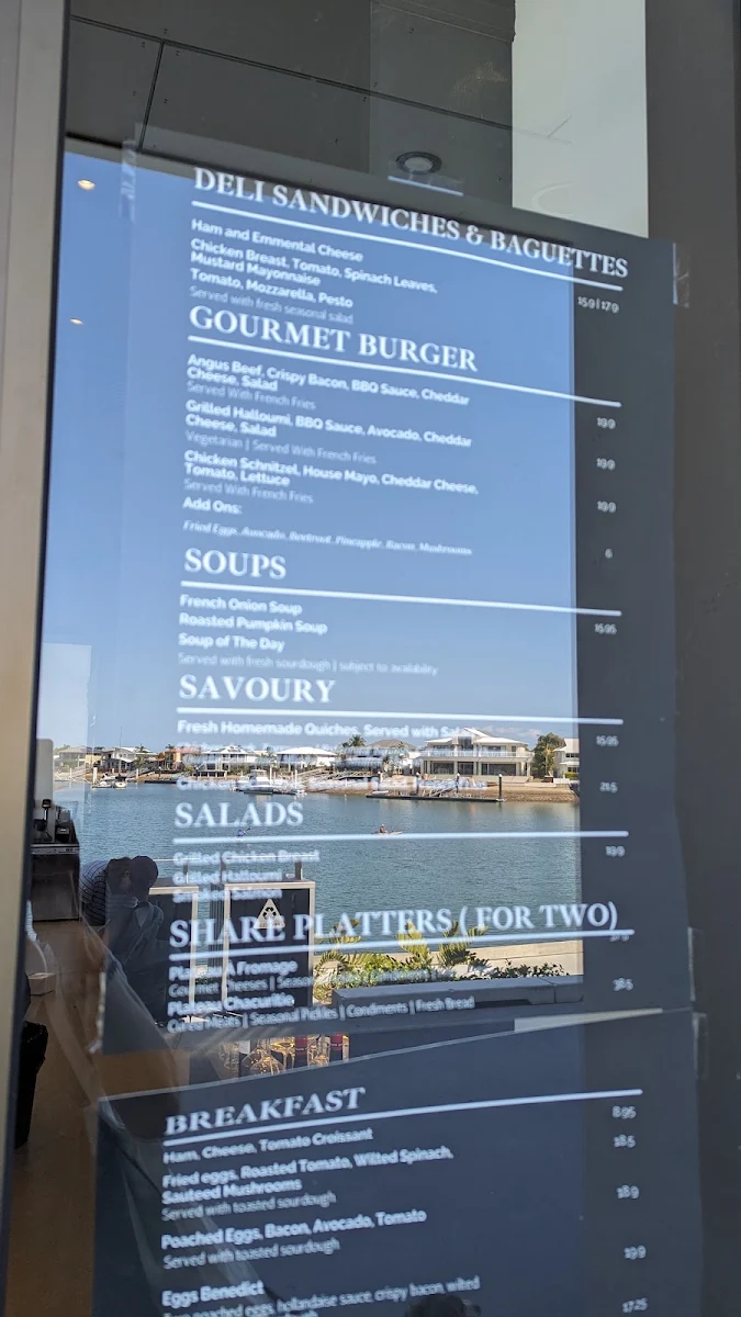 Menu, Sidoniè Newport