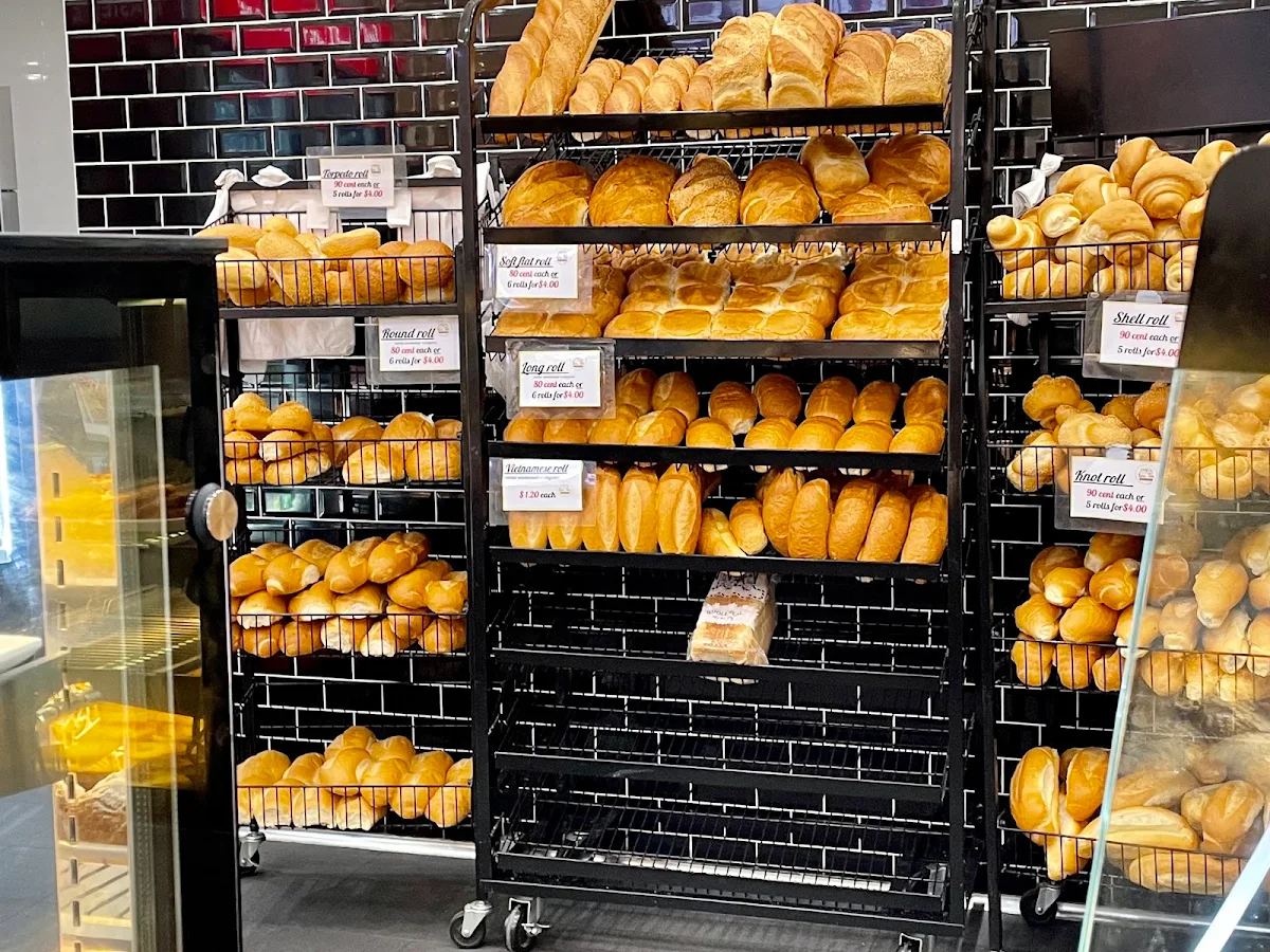 Vibe, Joseph Hot Bread Shop