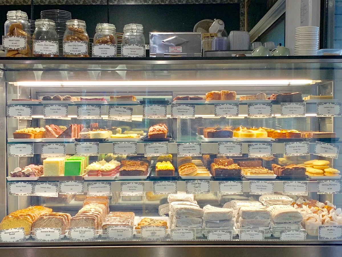Vibe, Le Vintage Boutique Cafe