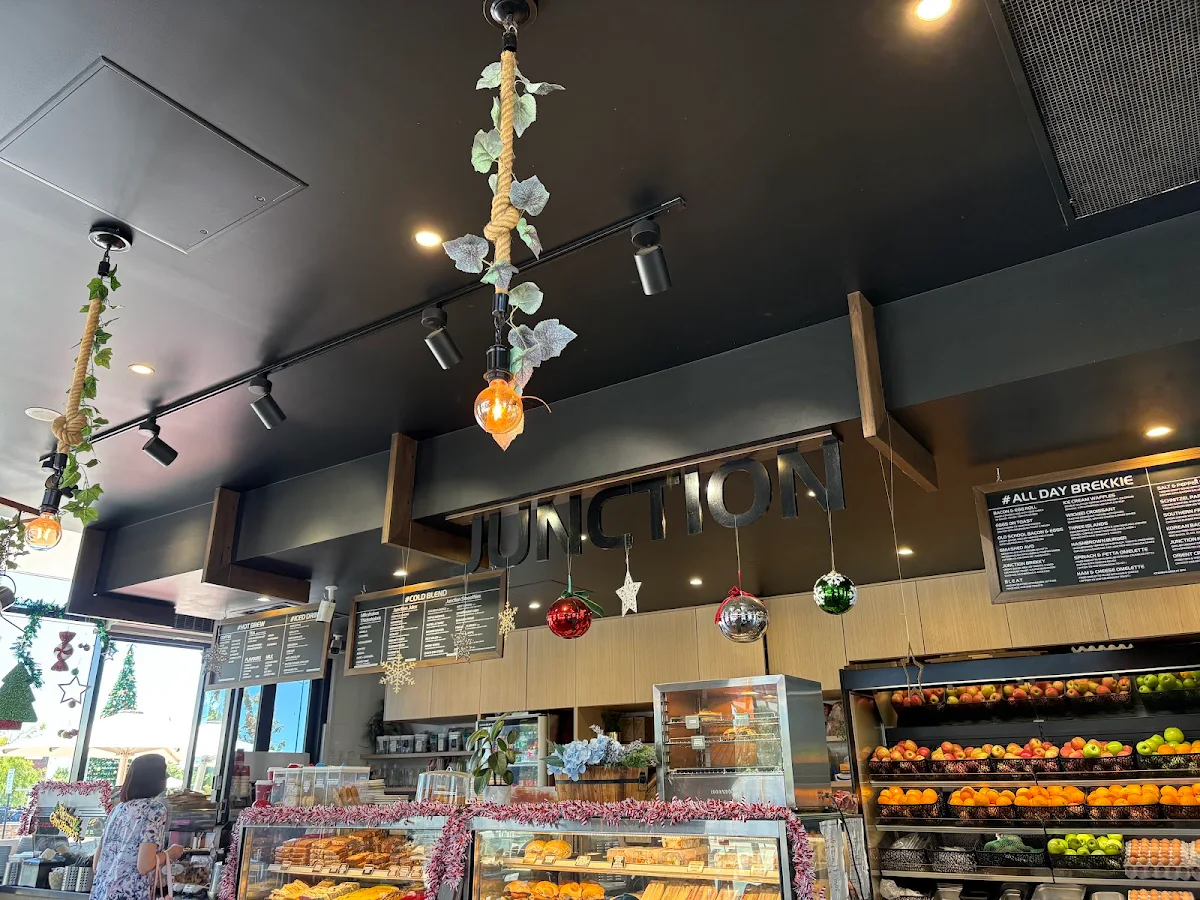 Vibe, JUNCTION CAFE