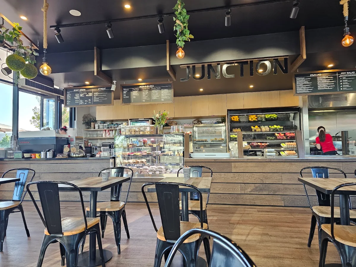 Vibe, JUNCTION CAFE