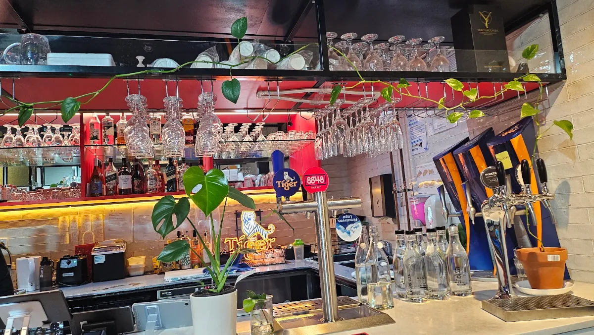 Vibe, 8848 Momo House Melbourne