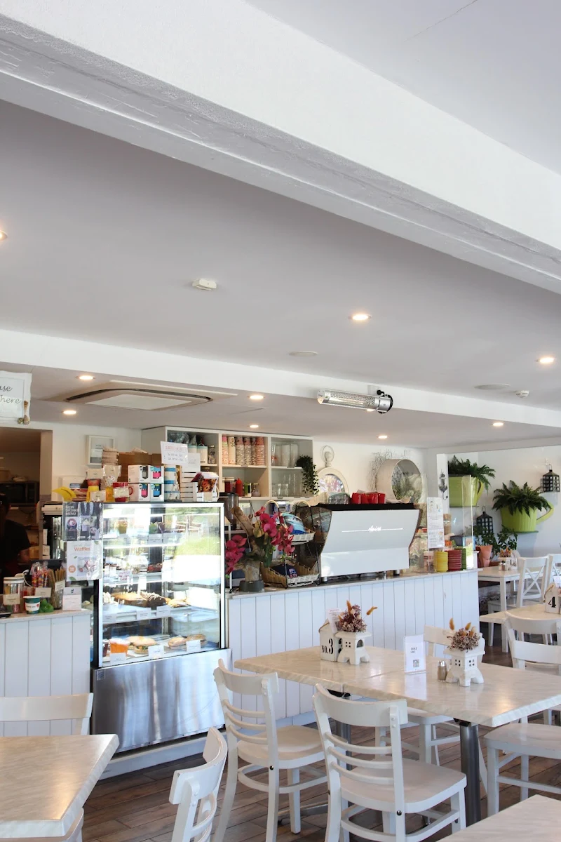 Vibe, Beachpoint Cafe