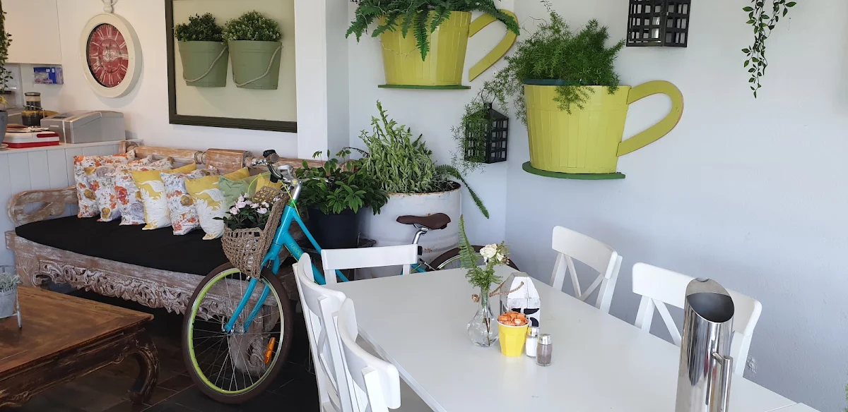 Vibe, Beachpoint Cafe