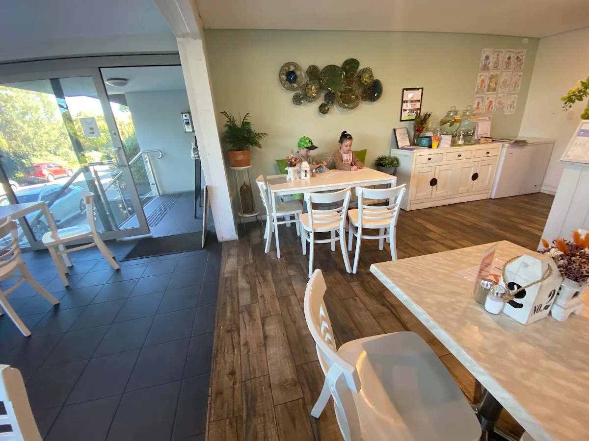 Vibe, Beachpoint Cafe