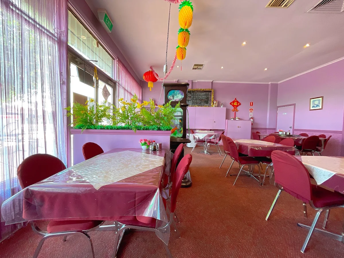 Vibe, Rainbow Inn Chinese & Thai Restaurant