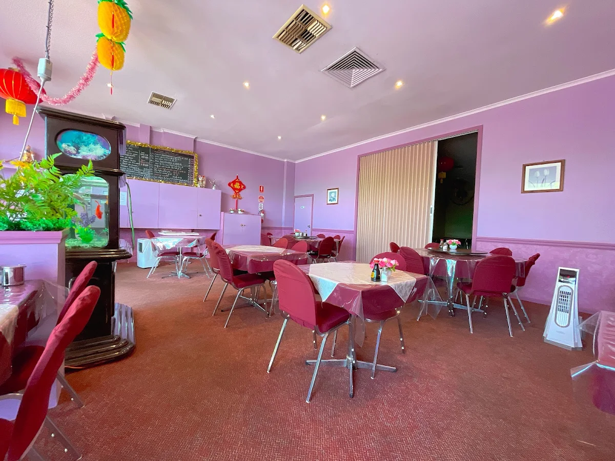 Vibe, Rainbow Inn Chinese & Thai Restaurant