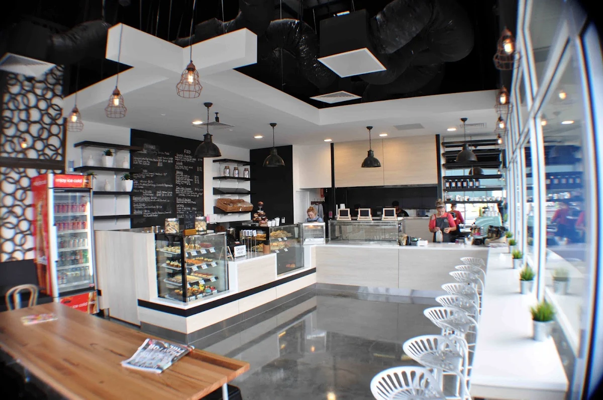 Vibe, Pitstop Cafe.