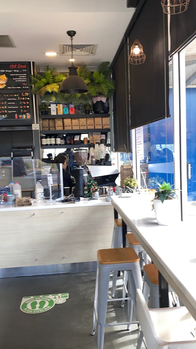 Vibe, Pitstop Cafe.
