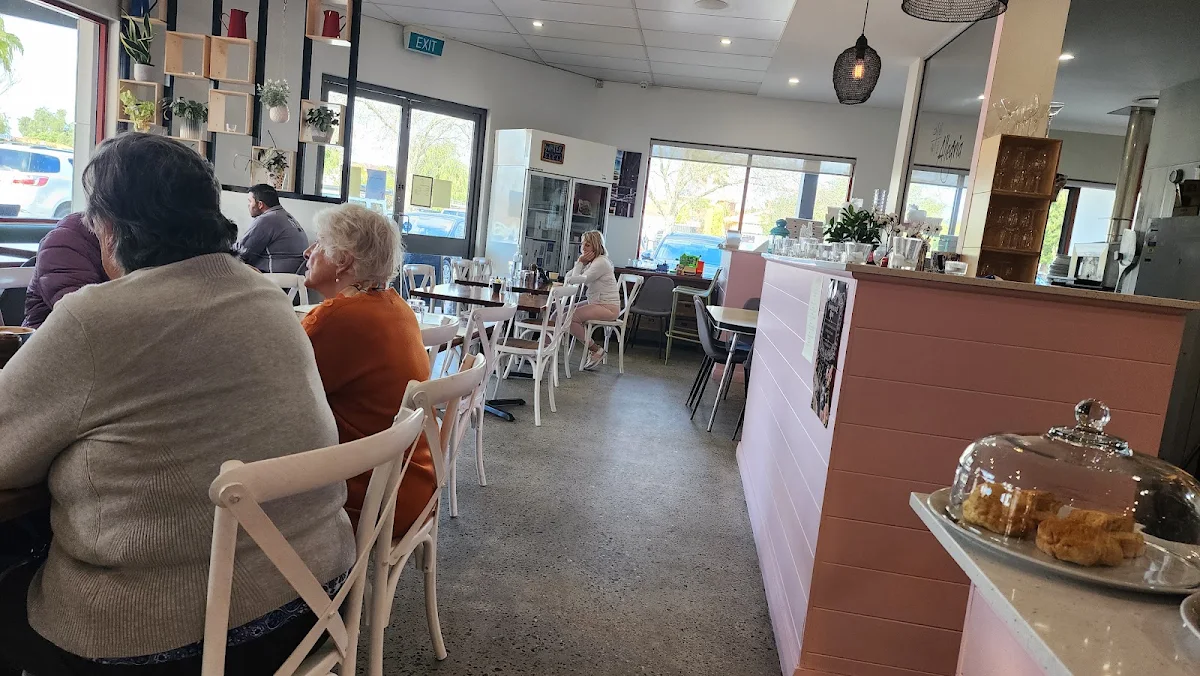 Vibe, Allegria Cafe Deli Pizza