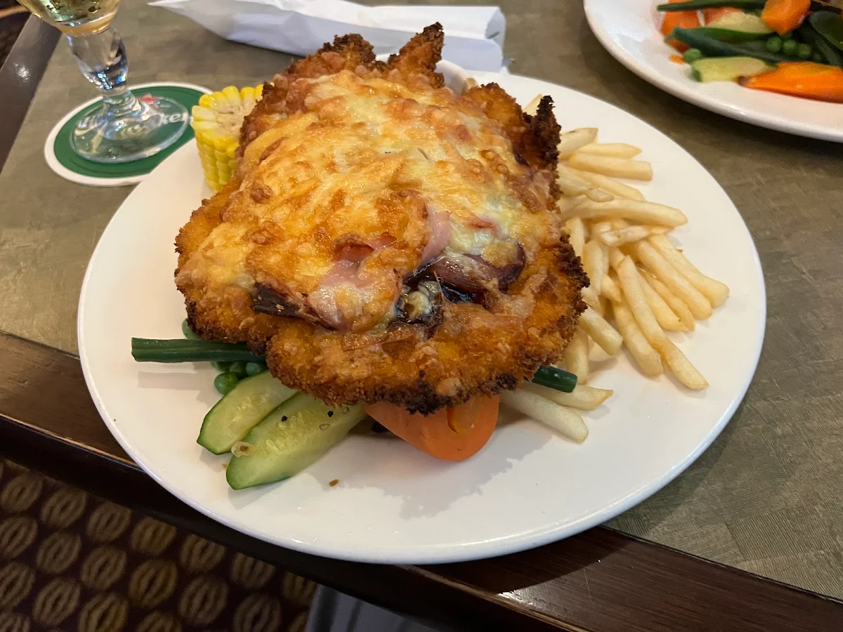 Food & drink, Freeway Hotel